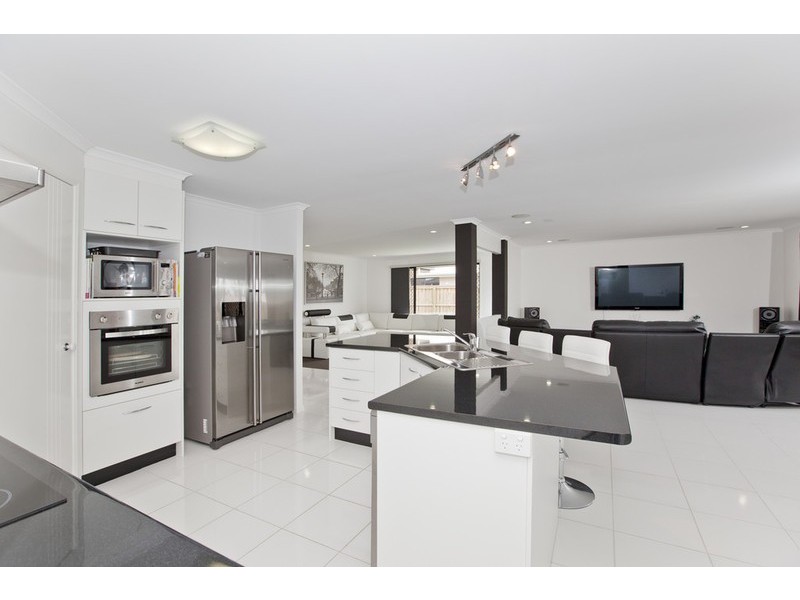 13 Balsam Street, Redland Bay QLD 4165
