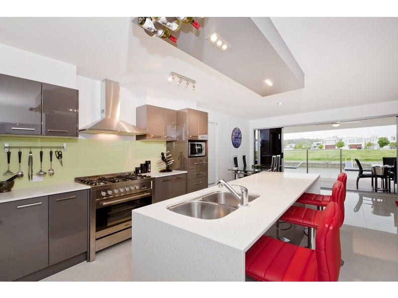 13 Harbourvue Court, Helensvale QLD 4212