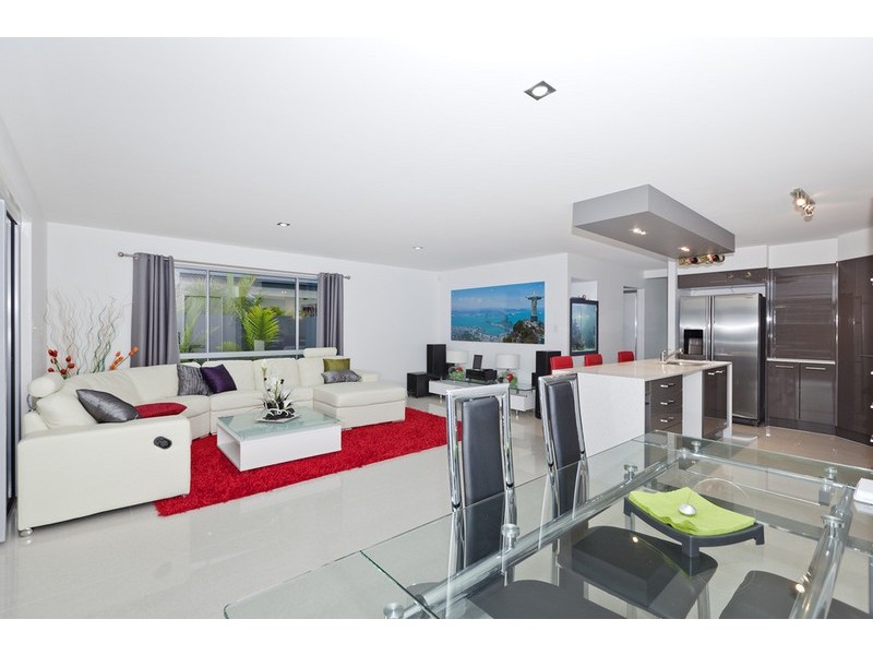 13 Harbourvue Court, Helensvale QLD 4212