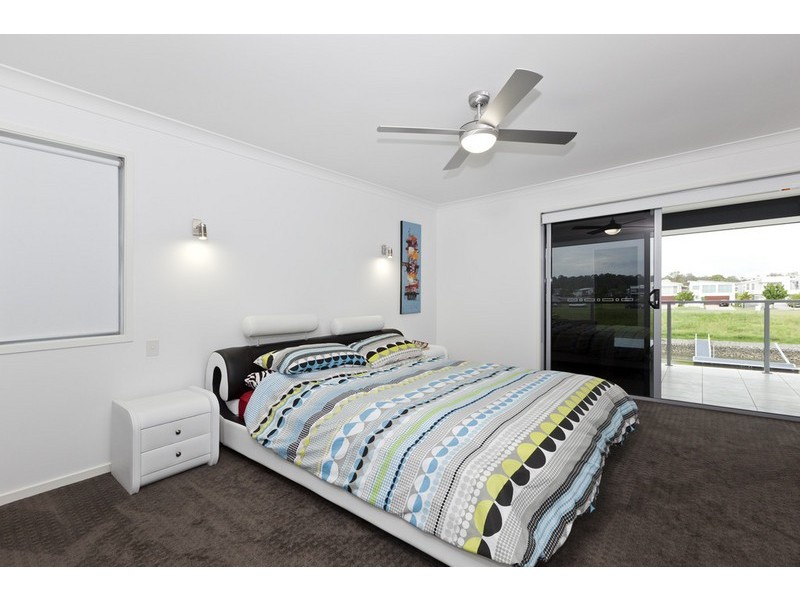 13 Harbourvue Court, Helensvale QLD 4212