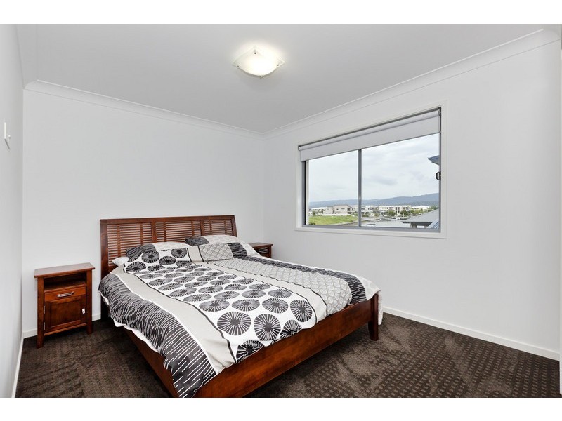 13 Harbourvue Court, Helensvale QLD 4212