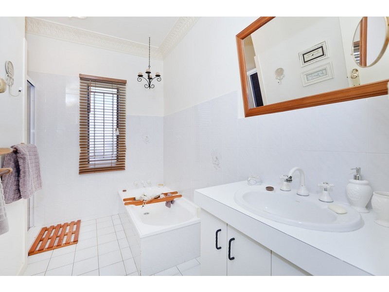 46 Greenmount Avenue, Holland Park QLD 4121