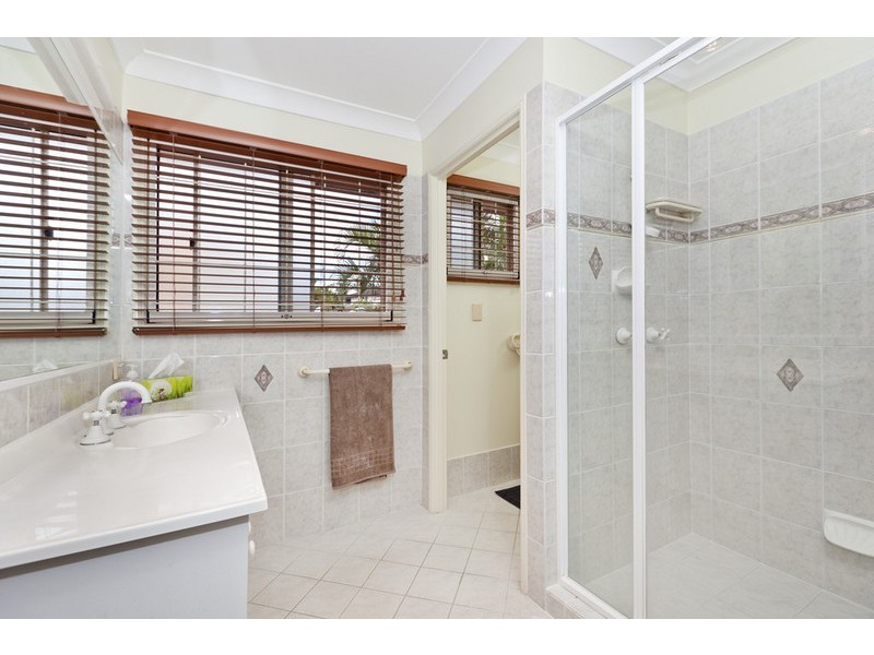 9 Quetta Close, Carindale QLD 4152