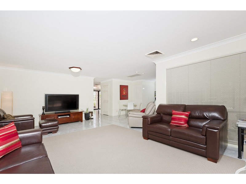 9 Quetta Close, Carindale QLD 4152