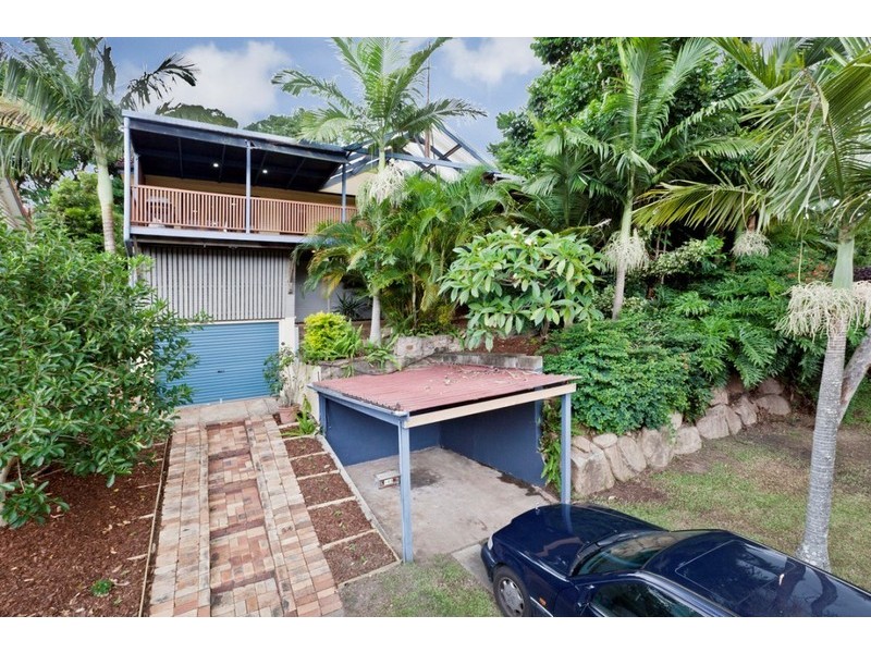143 Arnold Street, Holland Park QLD 4121