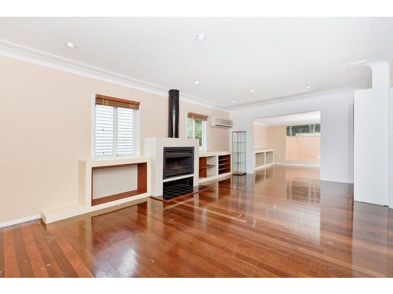 143 Arnold Street, Holland Park QLD 4121