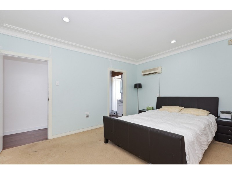 143 Arnold Street, Holland Park QLD 4121