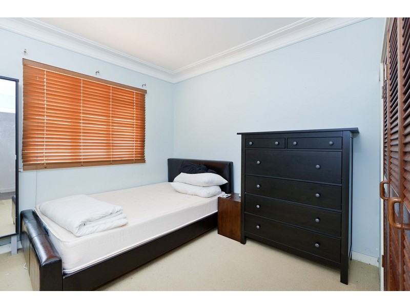 143 Arnold Street, Holland Park QLD 4121