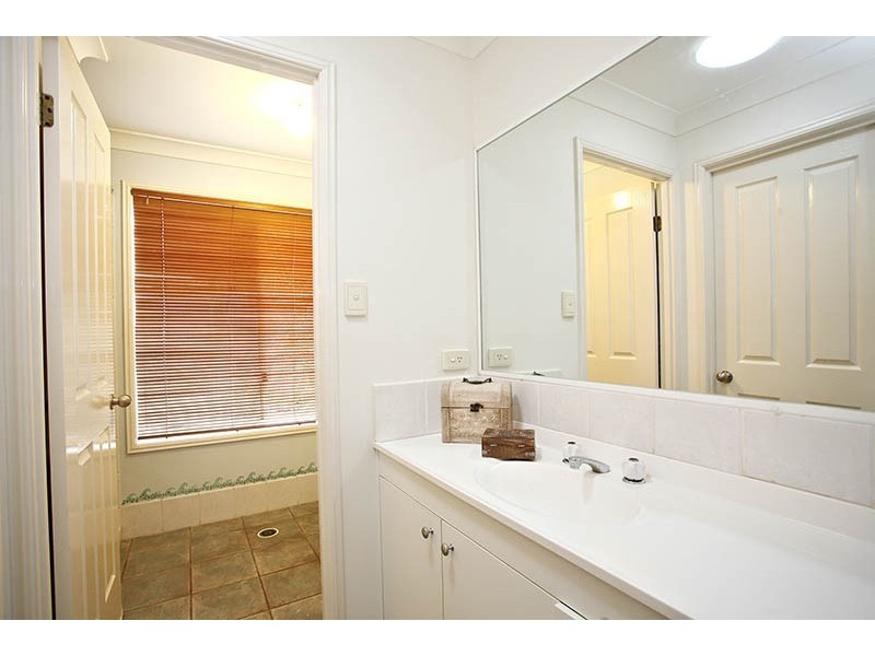 9  Spring Close, Calamvale QLD 4116