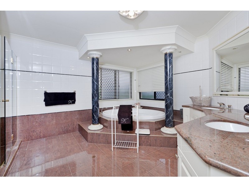 4  Reculver Street, Robertson QLD 4109