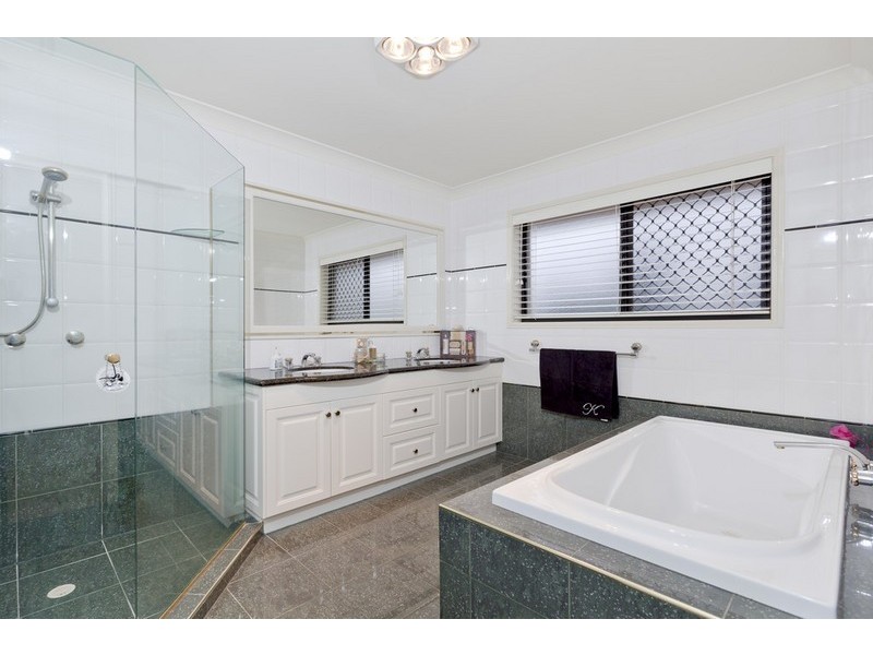 4  Reculver Street, Robertson QLD 4109