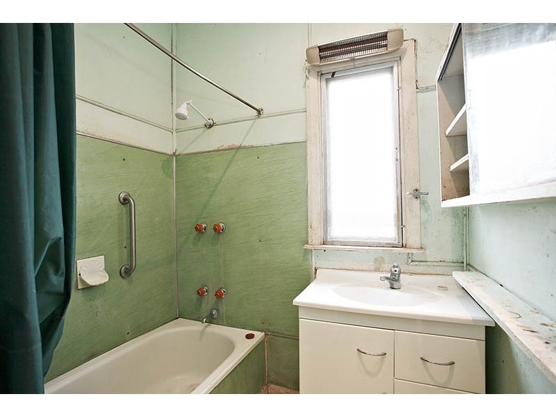 134 Broadwater Road, Mount Gravatt East QLD 4122