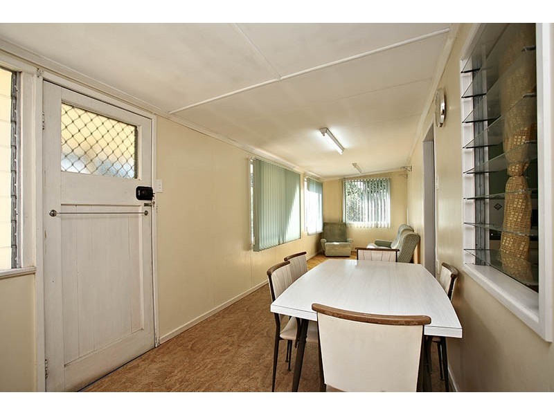 100 Esher Street, Holland Park West QLD 4121