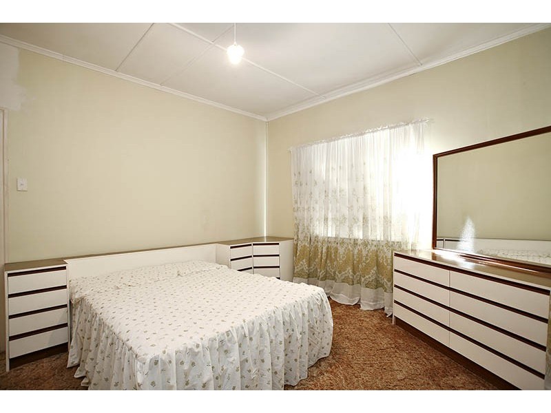 100 Esher Street, Holland Park West QLD 4121