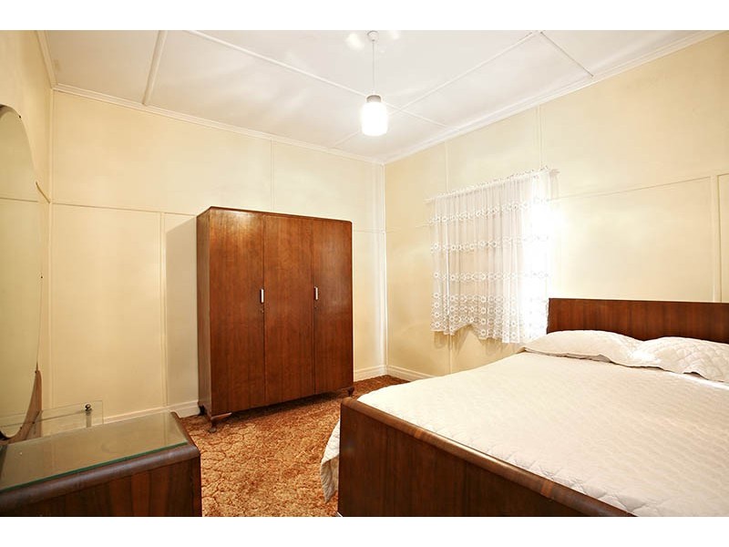 100 Esher Street, Holland Park West QLD 4121