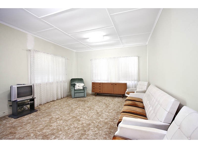 100 Esher Street, Holland Park West QLD 4121