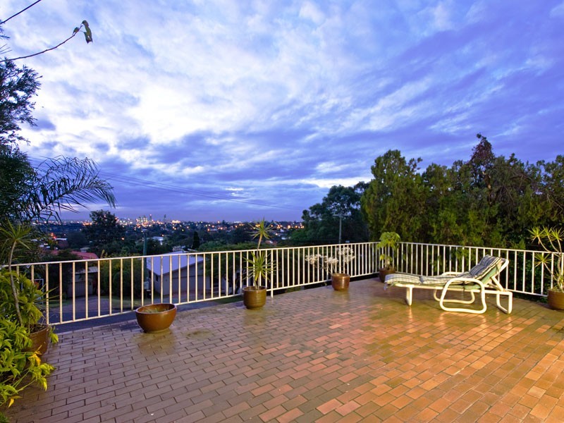 51 Dagmar Street, Holland Park West QLD 4121