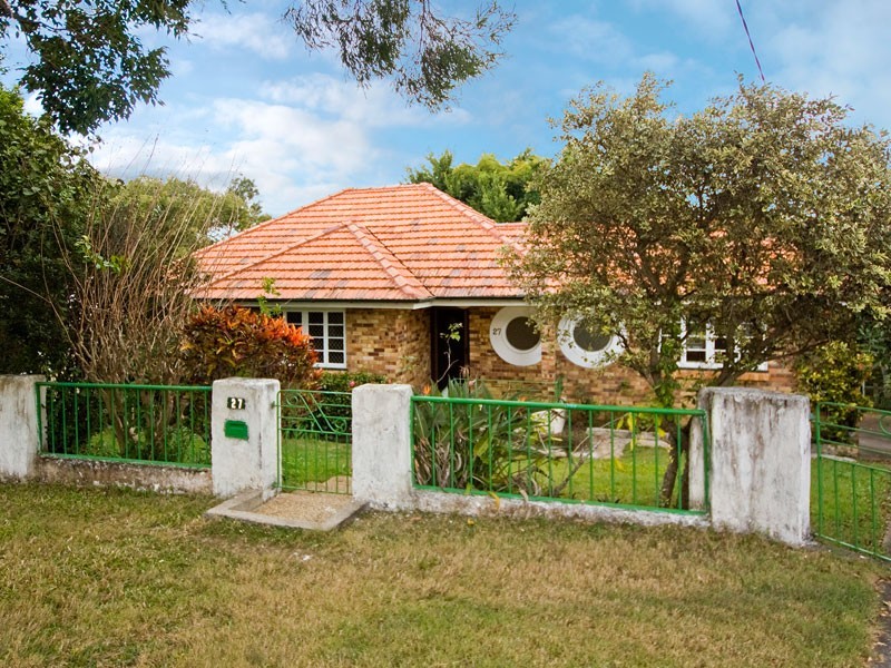 27 Albert Street, Holland Park West QLD 4121