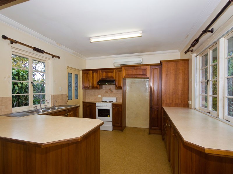 27 Albert Street, Holland Park West QLD 4121