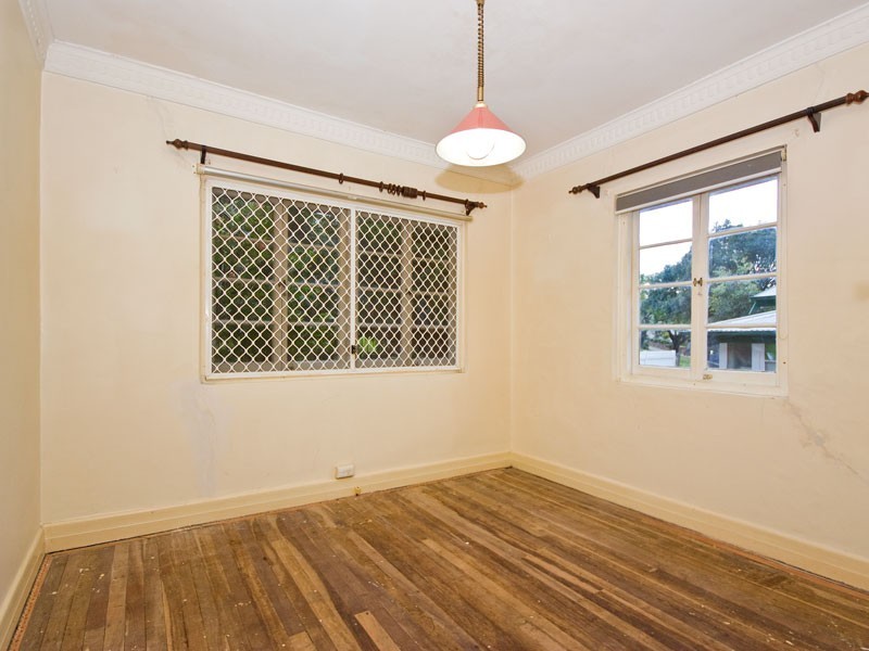 27 Albert Street, Holland Park West QLD 4121