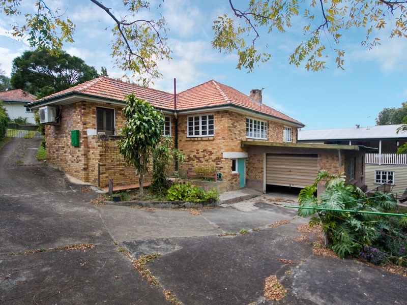 27 Albert Street, Holland Park West QLD 4121