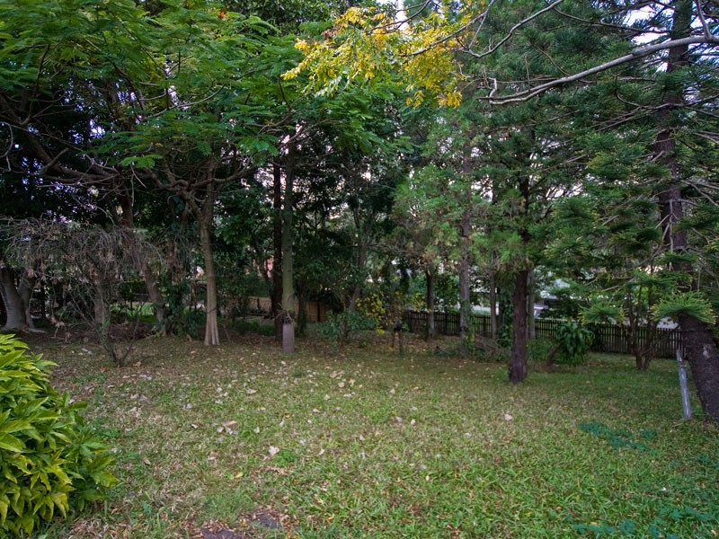 27 Albert Street, Holland Park West QLD 4121