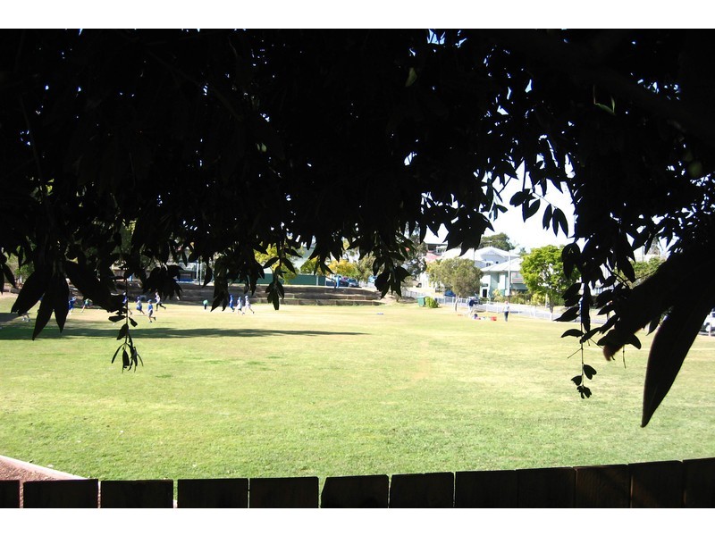 127 Riding Road, Hawthorne QLD 4171