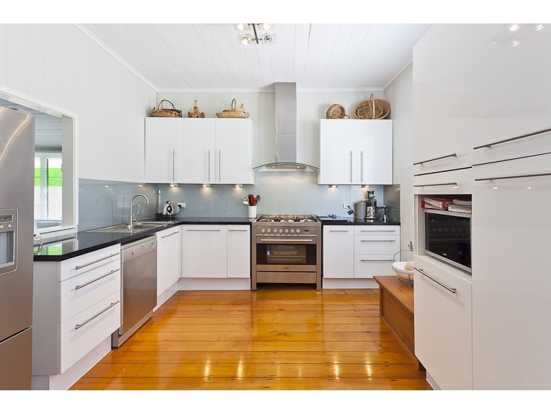 26 Norman Avenue, Norman Park QLD 4170