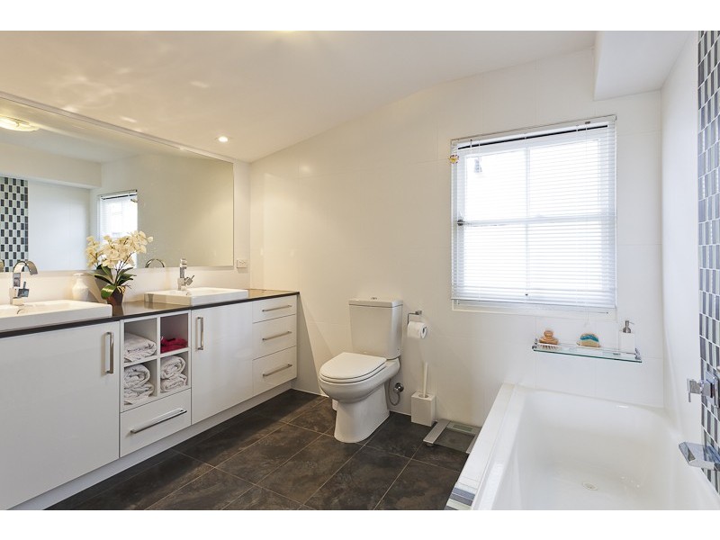 26 Norman Avenue, Norman Park QLD 4170