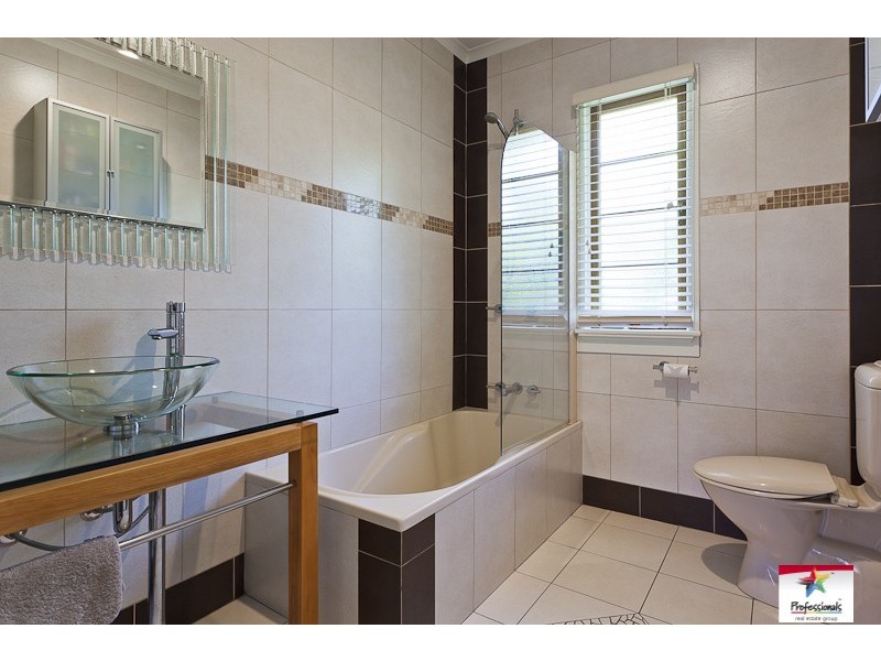 100 Canterbury Street, Mount Gravatt East QLD 4122