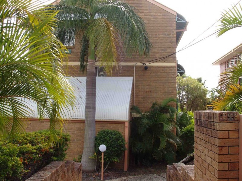 UNIT 3 27 CROWN ST, Holland Park QLD 4121