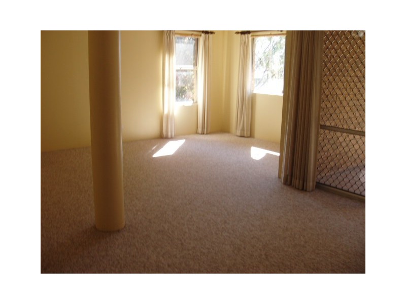 UNIT 3 27 CROWN ST, Holland Park QLD 4121