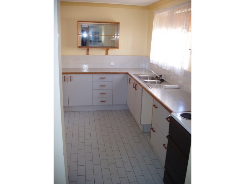 UNIT 3 27 CROWN ST, Holland Park QLD 4121