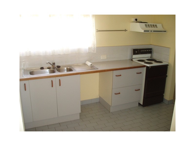 UNIT 3 27 CROWN ST, Holland Park QLD 4121