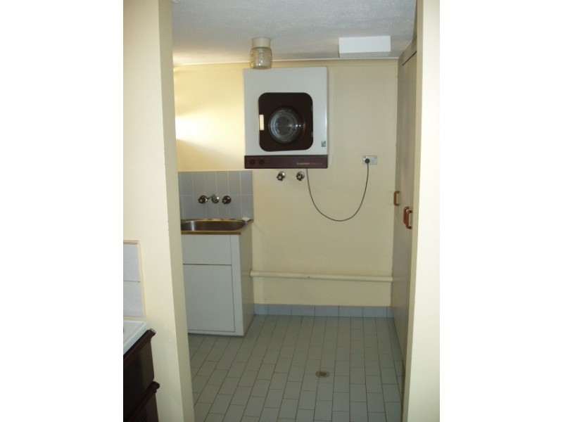 UNIT 3 27 CROWN ST, Holland Park QLD 4121