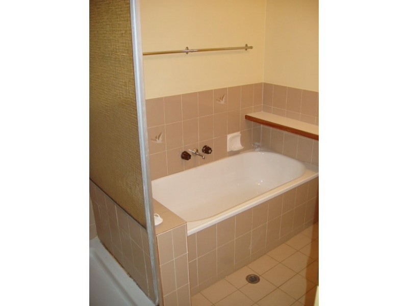 UNIT 3 27 CROWN ST, Holland Park QLD 4121