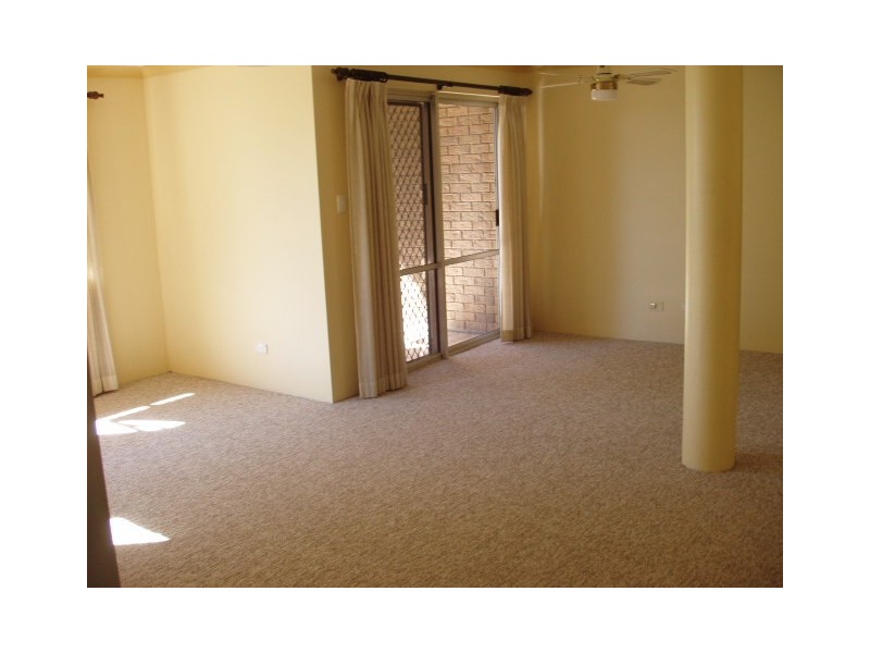 UNIT 3 27 CROWN ST, Holland Park QLD 4121