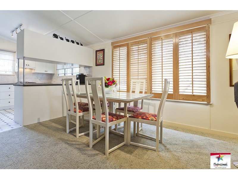 23 SEVILLE ROAD, Holland Park QLD 4121