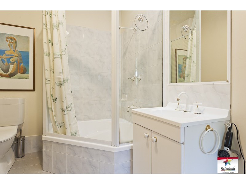 23 SEVILLE ROAD, Holland Park QLD 4121