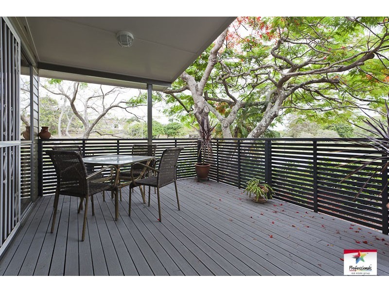 23 SEVILLE ROAD, Holland Park QLD 4121