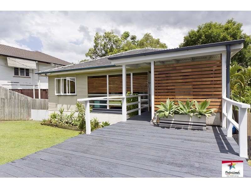 83 Holland Road, Holland Park QLD 4121