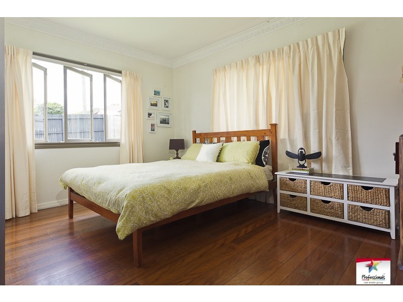 83 Holland Road, Holland Park QLD 4121