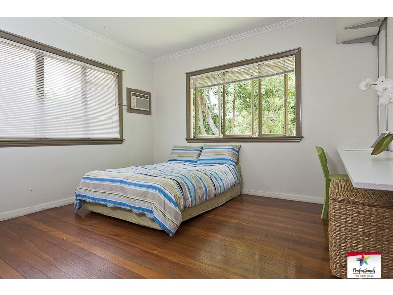 83 Holland Road, Holland Park QLD 4121