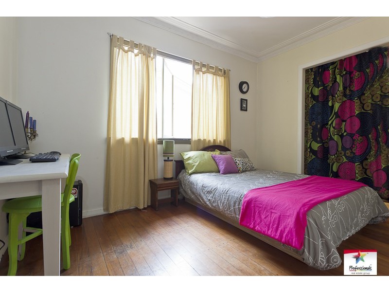 83 Holland Road, Holland Park QLD 4121