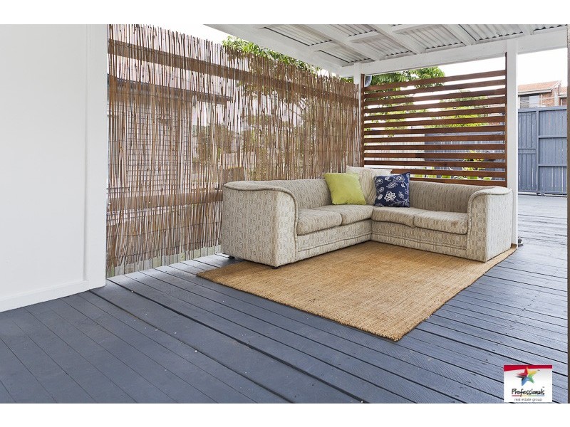 83 Holland Road, Holland Park QLD 4121