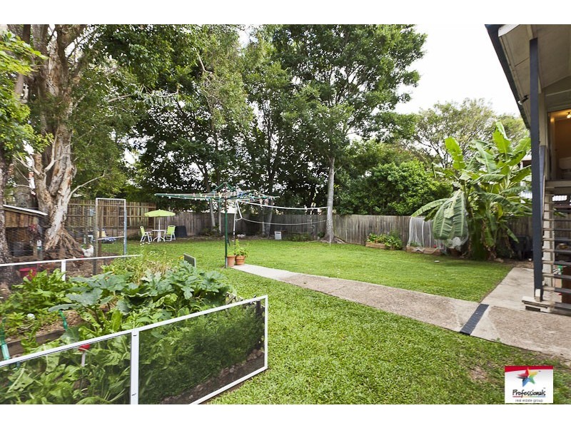 83 Holland Road, Holland Park QLD 4121