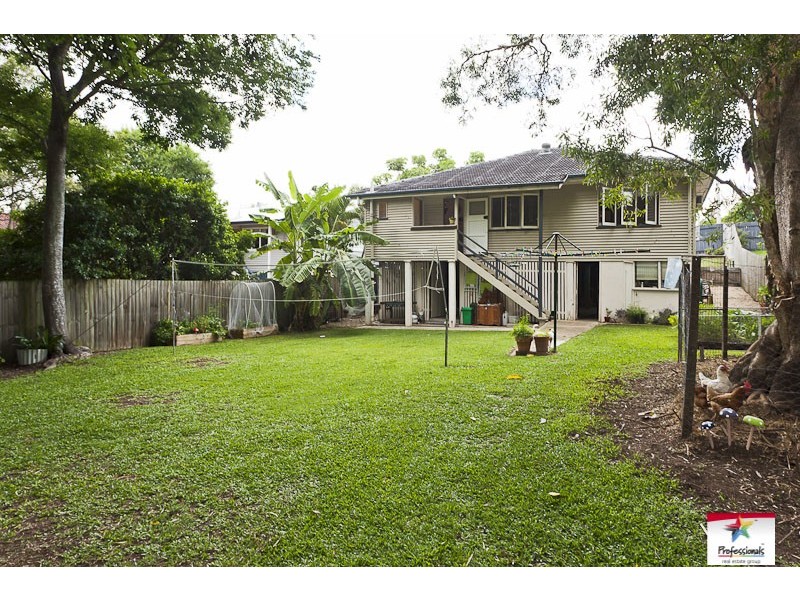 83 Holland Road, Holland Park QLD 4121