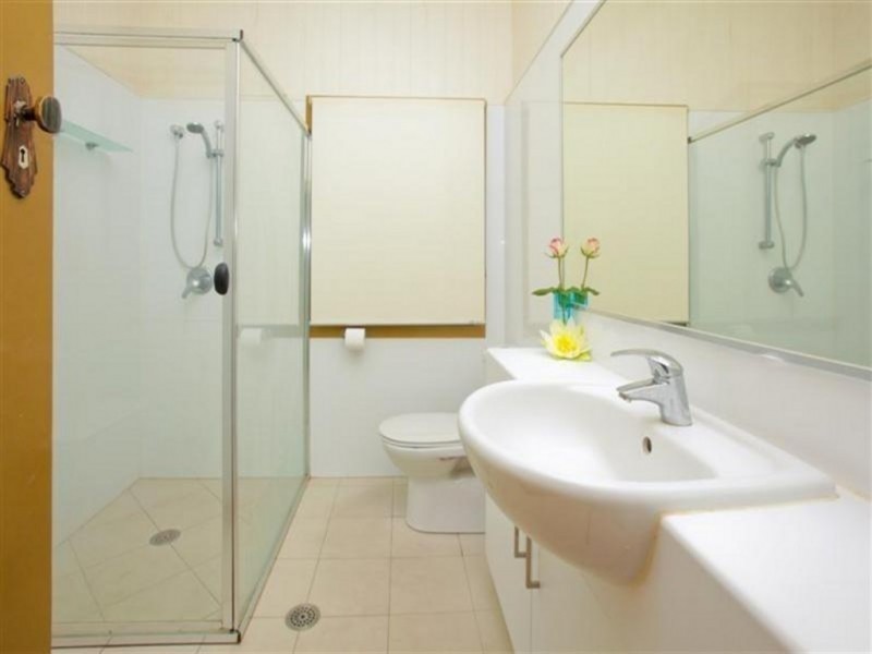 8 WALTER, Holland Park West QLD 4121
