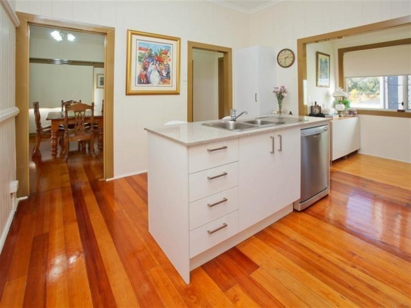 8 WALTER, Holland Park West QLD 4121