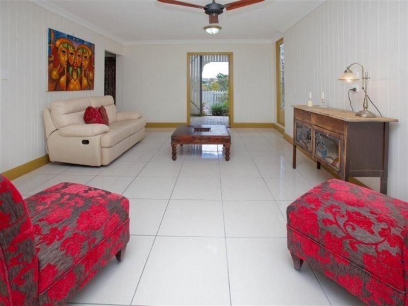 8 WALTER, Holland Park West QLD 4121